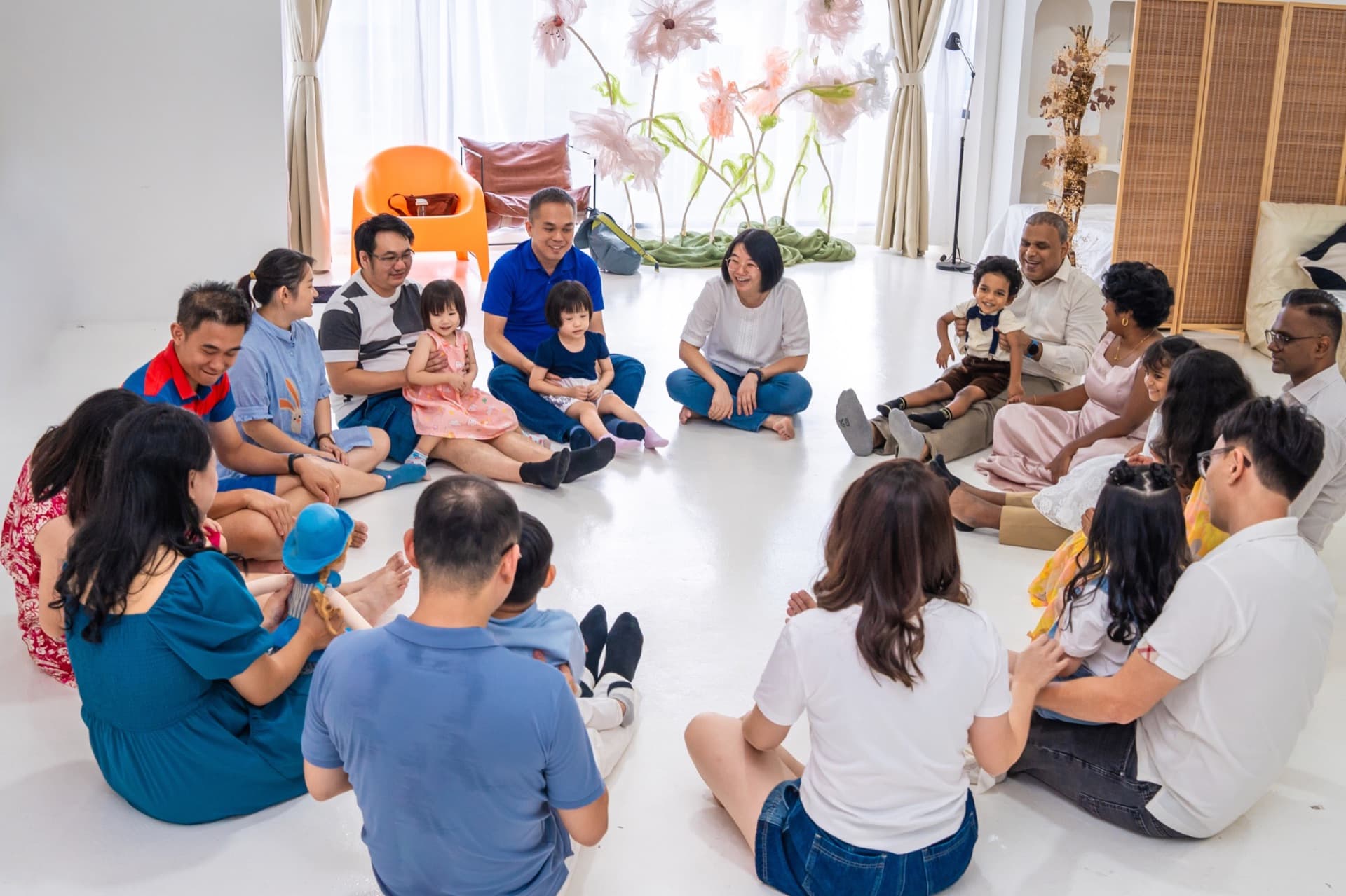 Families seated in a circle during a Claviera Petite parent-child music session.